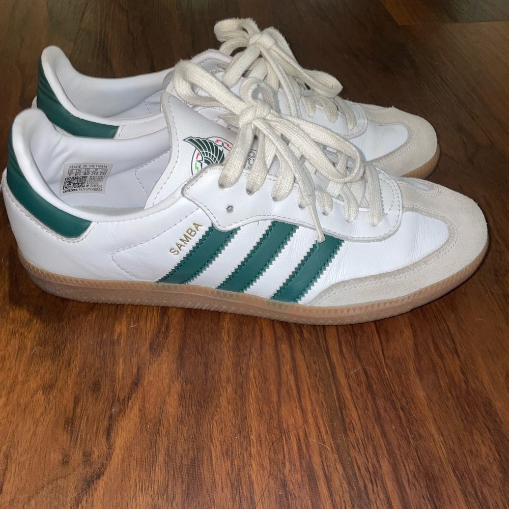 Adidas Sambas women’s size 8.5, men’s size 7white/forrest green.